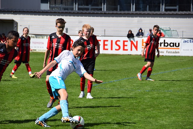 詹姆斯三分球命中率為零全場得到27分和14個籃板 哈迪暫停引發熱議 湖人險勝爵士.